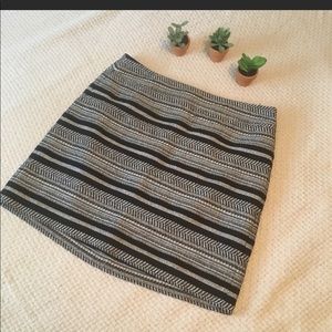 **CLOSET CLEANOUT!** Loft size 8 black and white skirt